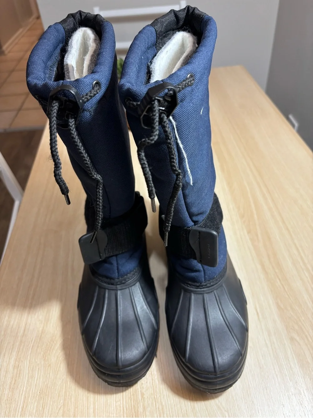 Baffin  Navy and Black Insulated Snow Boots